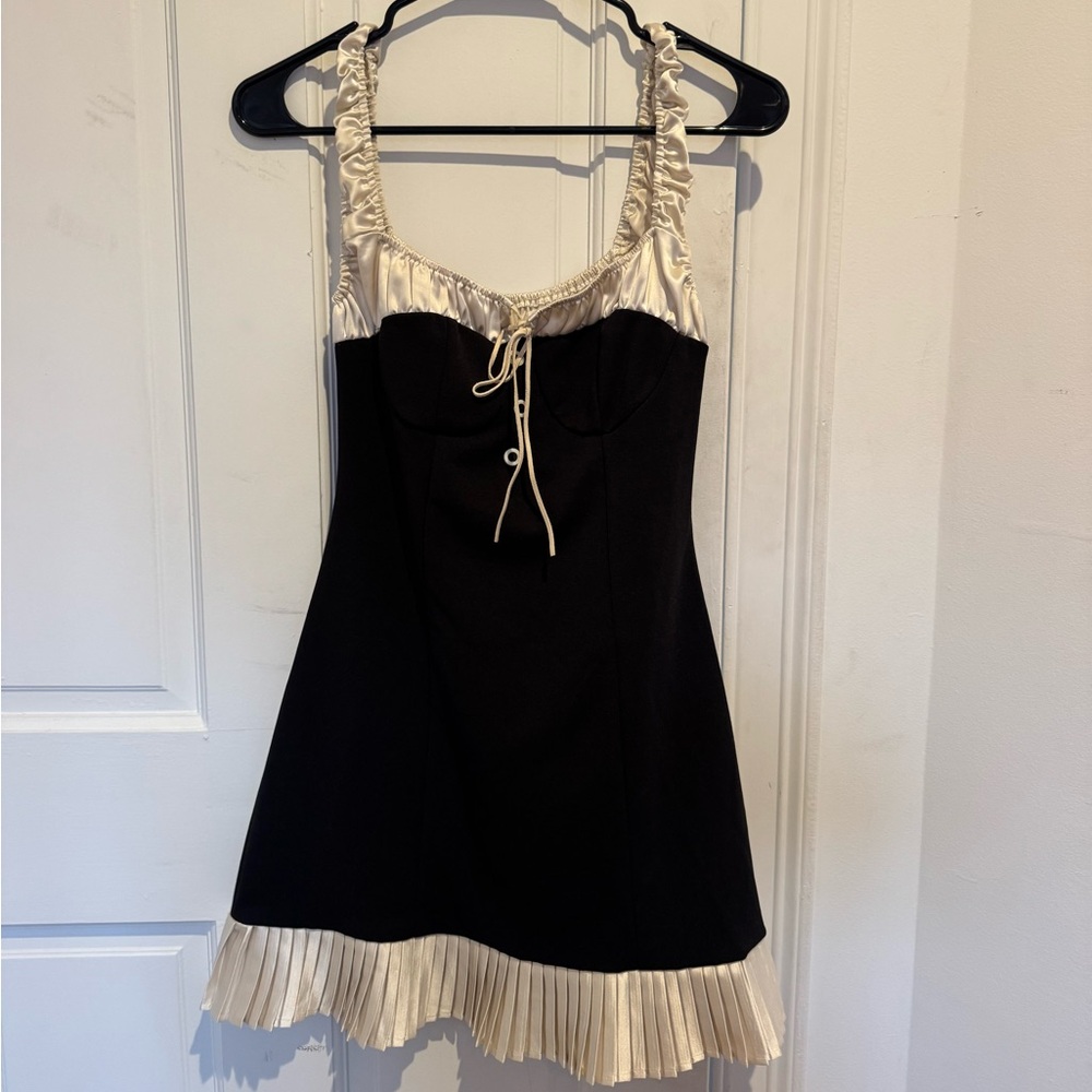 iamkoko.la S Black Mini Dress with Ivory Pleated Trim - Picture 3 of 5